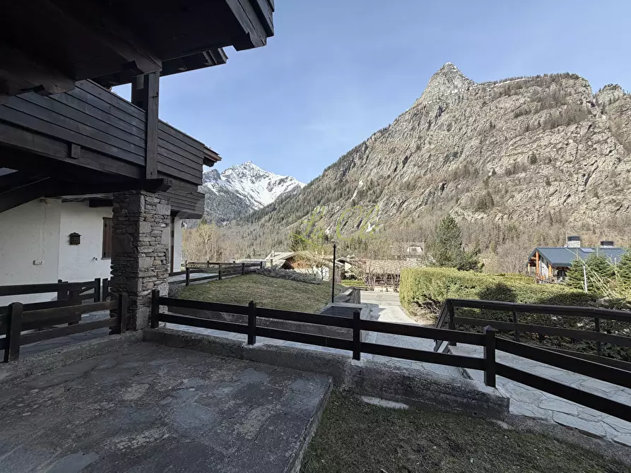 Immagine 18 di Trilocale in vendita  a Courmayeur