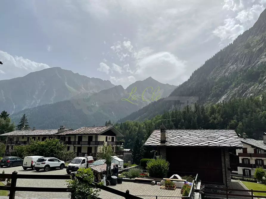 Immagine 31 di Trilocale in affitto  in Via Col Ferret 6 a Courmayeur
