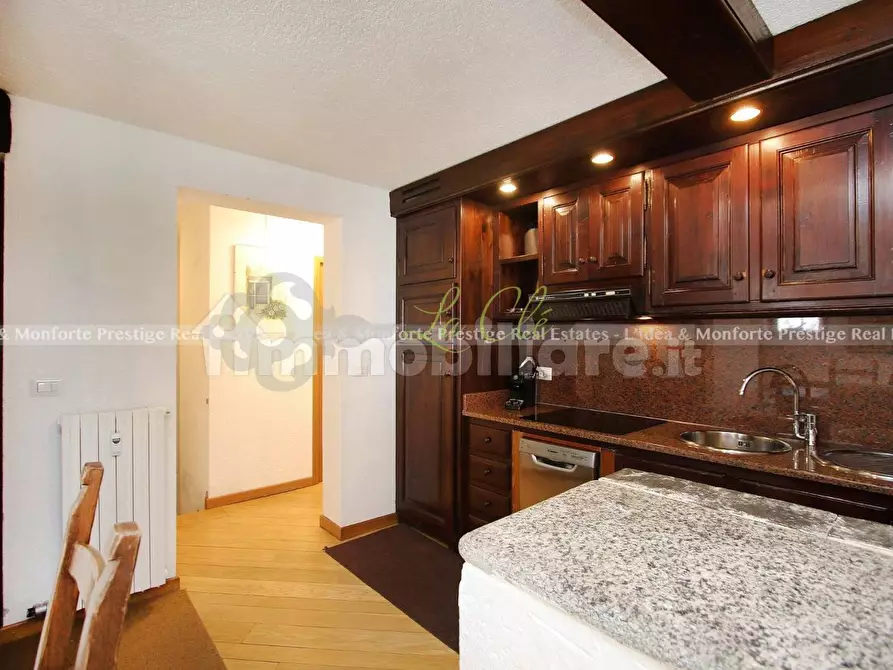 Immagine 12 di Trilocale in vendita  a Courmayeur