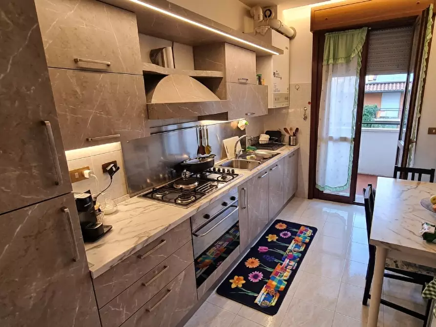 Immagine 4 di Trilocale in vendita  in Strada Val Parma 228 a Parma