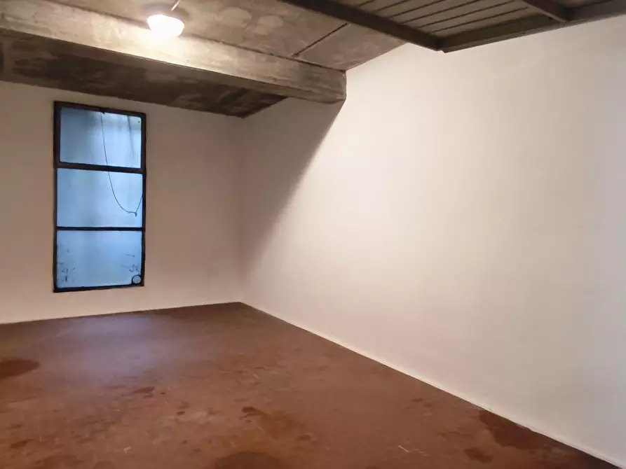 Immagine 4 di Garage in vendita  in Via Santi Venceslao 26 a Modena