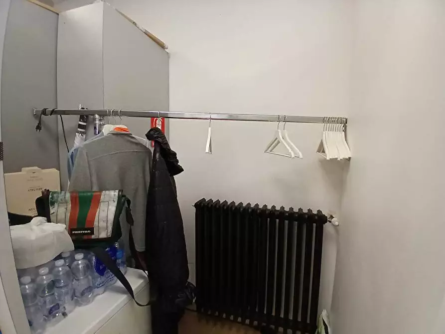 Immagine 12 di Locale commerciale in vendita  in Via della Pace 486 a Vignola