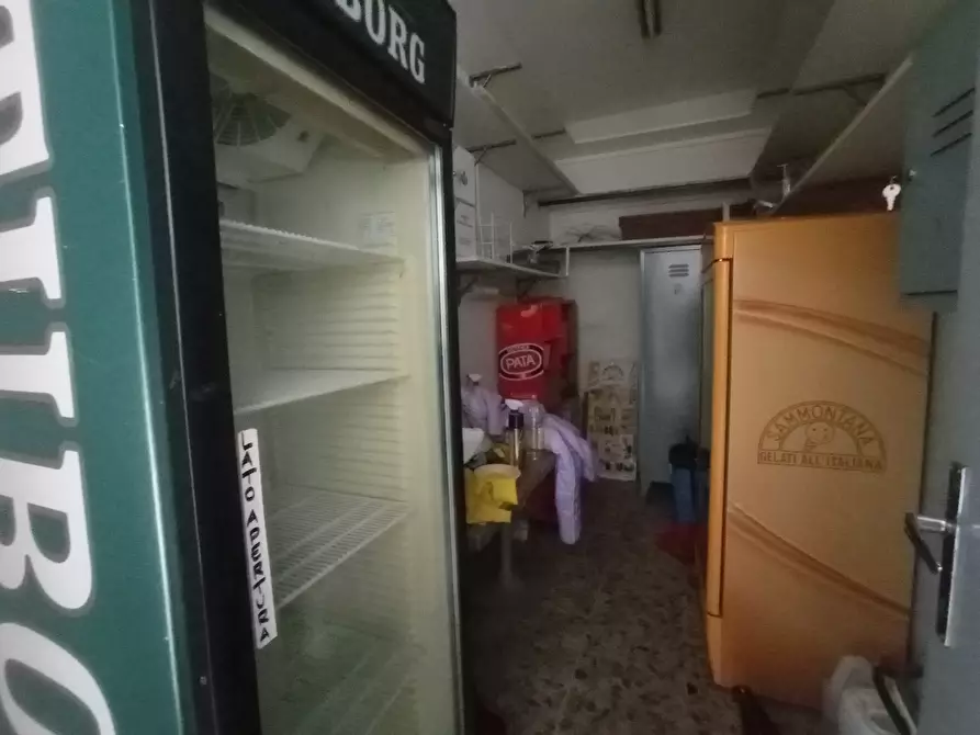 Immagine 23 di Locale commerciale in vendita  in strada Barchetta 258 a Modena