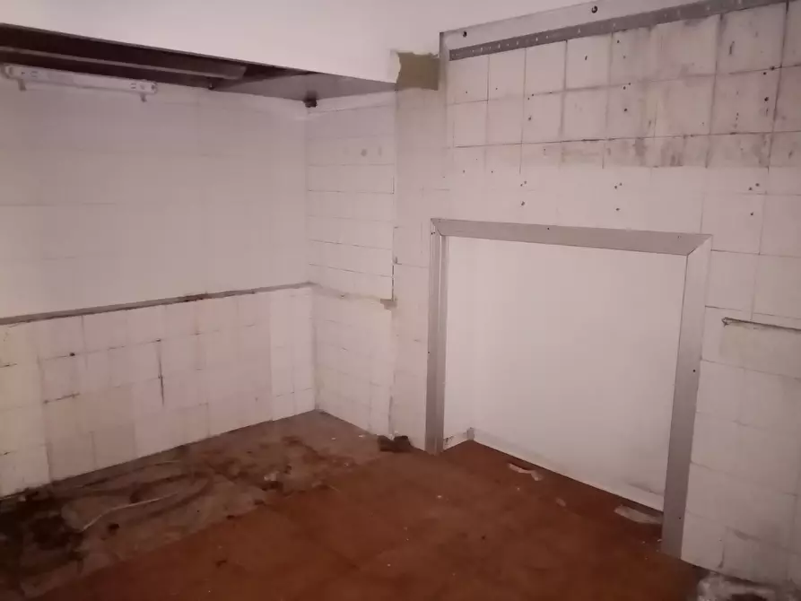 Immagine 7 di Locale commerciale in vendita  in Piazza Resistenza 10 a Terni