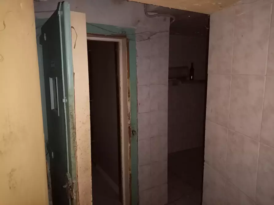 Immagine 11 di Locale commerciale in vendita  in Piazza Resistenza 10 a Terni