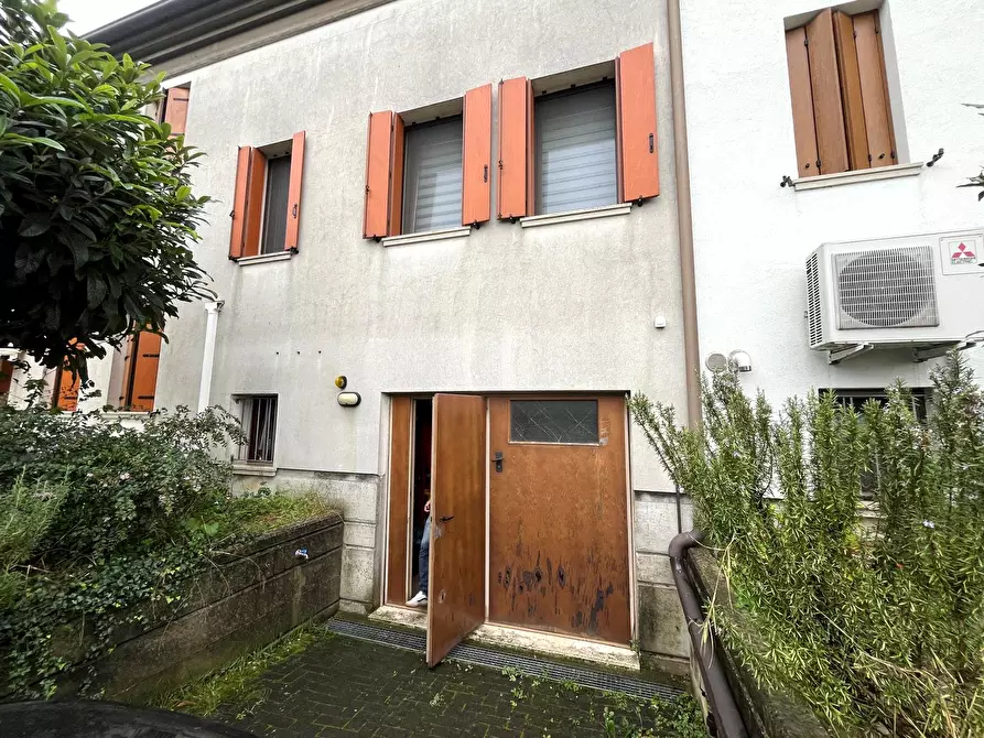 Immagine 11 di Villetta a schiera in vendita  in Via Roma 383 a Ceregnano