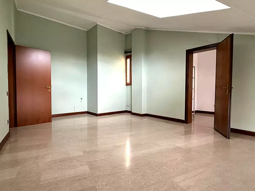 Immagine 7 di Locale commerciale in vendita  in Via Cesare Battisti a Rovigo