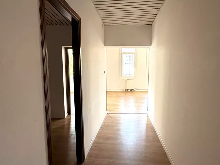 Immagine 4 di Locale commerciale in vendita  a Rovigo