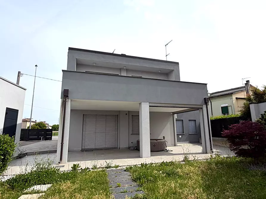 Immagine 18 di Porzione di casa in vendita  a Rovigo