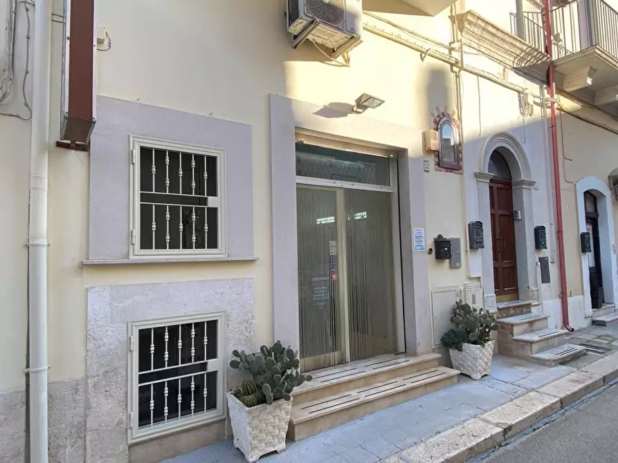 Immagine 1 di Locale commerciale in vendita  in Via Giardino 52 a Adelfia