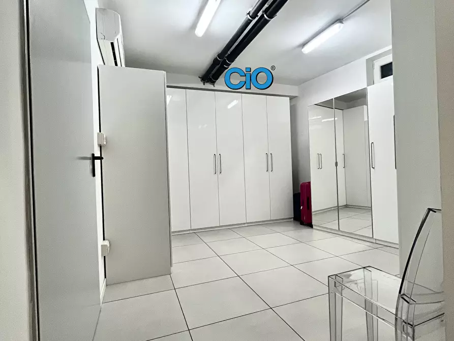 Immagine 8 di Loft/Open space in vendita  a Bologna