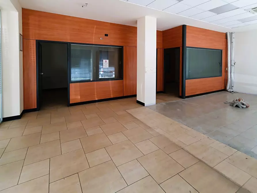 Immagine 1 di Locale commerciale in affitto  in VIA CORSICA a Brescia