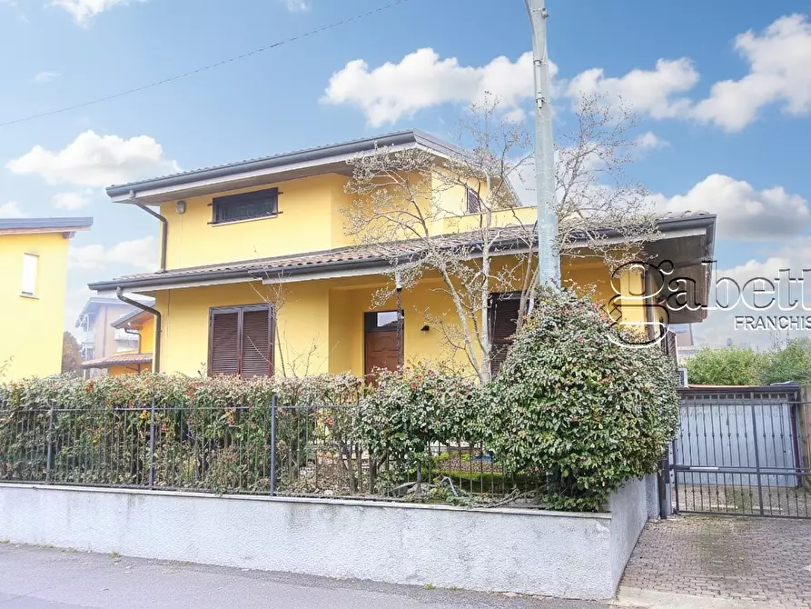 Immagine 1 di Villa in vendita  in Via Luigi Pirandello a Nerviano
