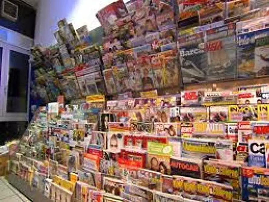 Immagine 6 di Edicola in vendita  in Via Roma a Lucca