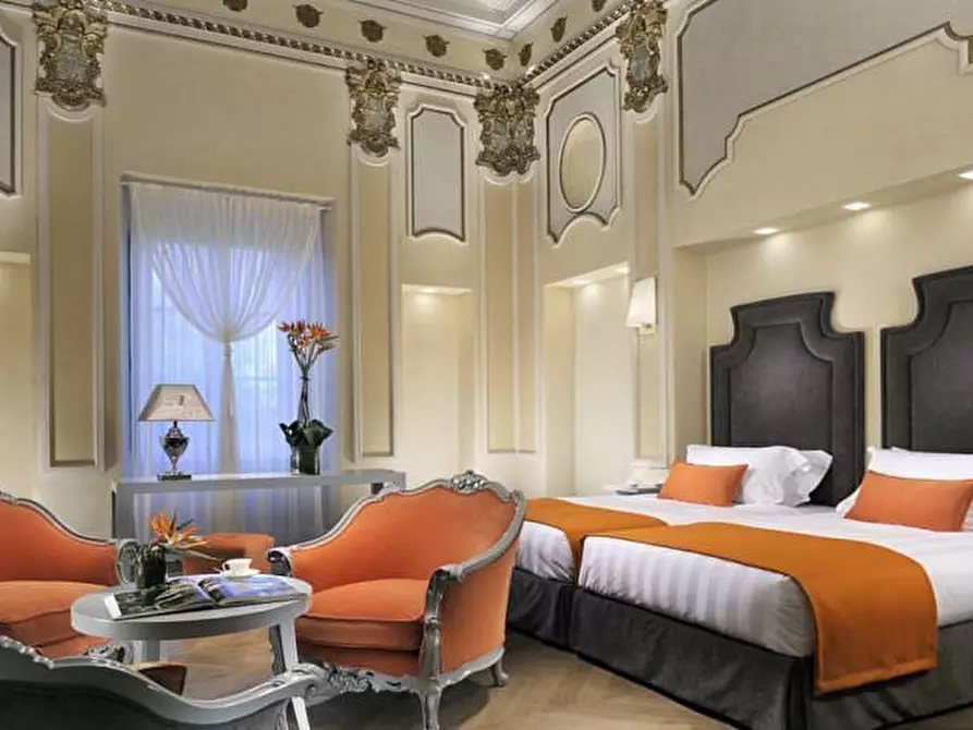 Immagine 1 di Albergo/B&B/Residence in vendita  in Via Vittorio Emanuele II a Lucca