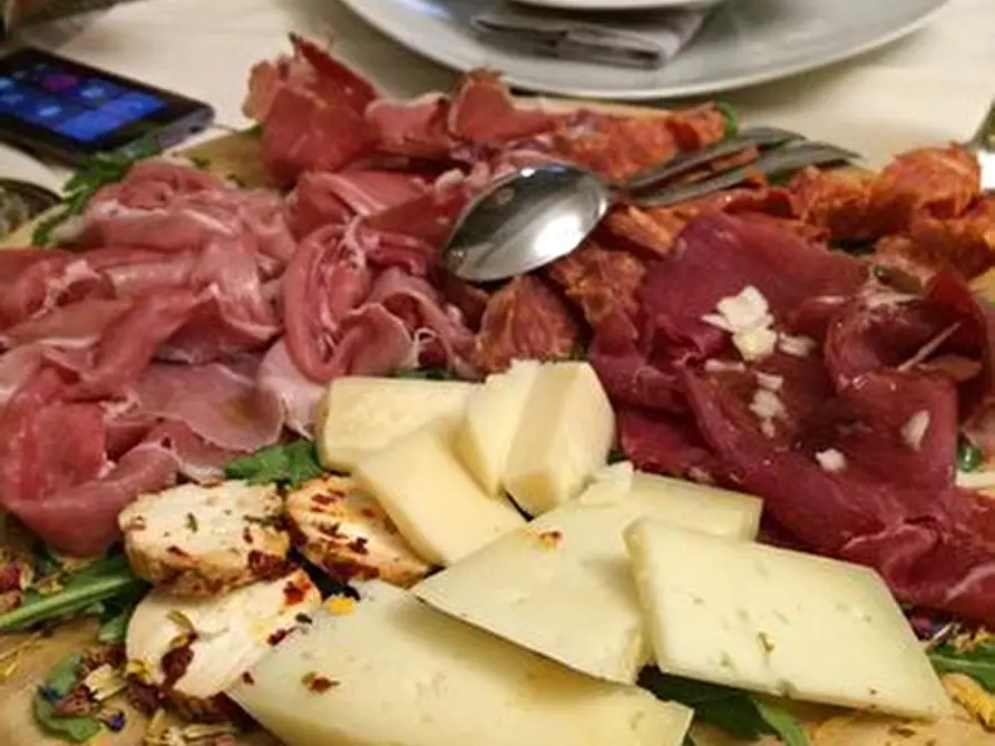 Immagine 2 di Bar / Ristorante in vendita  in Viale Michelangelo Buonarroti a Viareggio