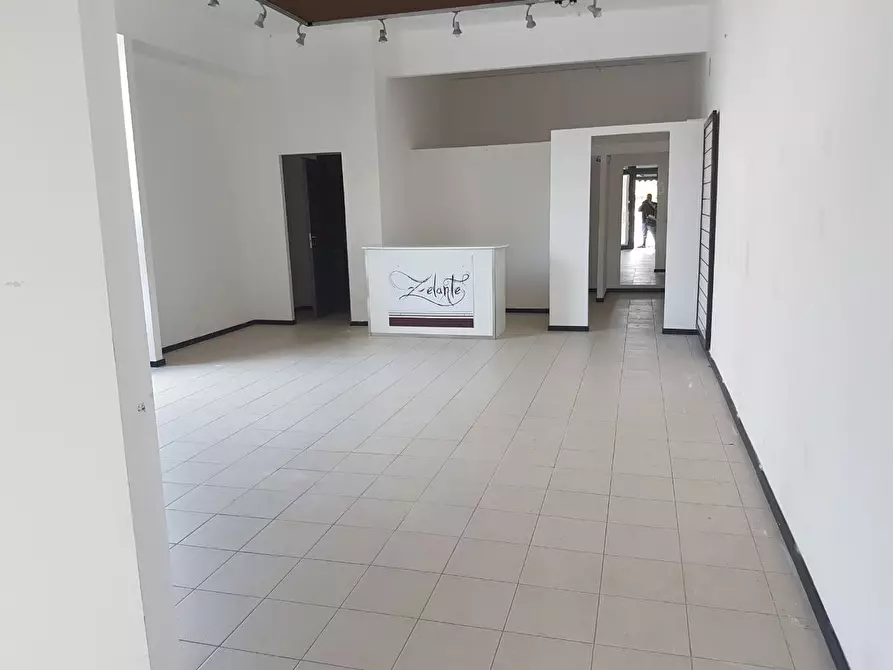 Immagine 5 di Capannone industriale in affitto  in Via Sarzanese a Lucca