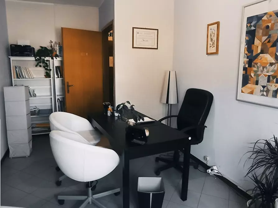 Immagine 4 di Ufficio in affitto  in Viale Puccini a Lucca