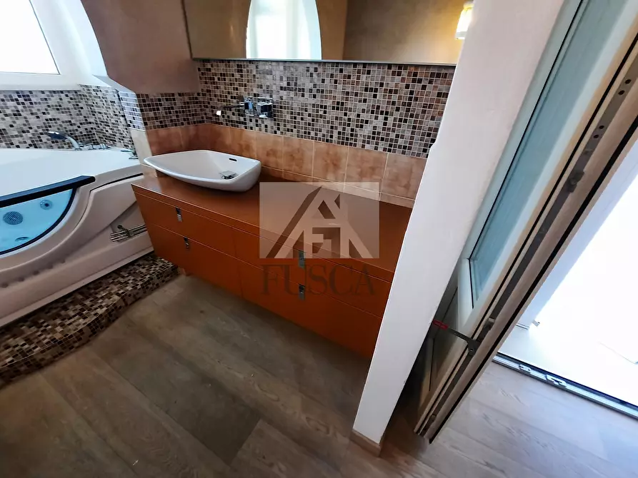 Immagine 25 di Villa in vendita  in Via Sottomonte a Capannori