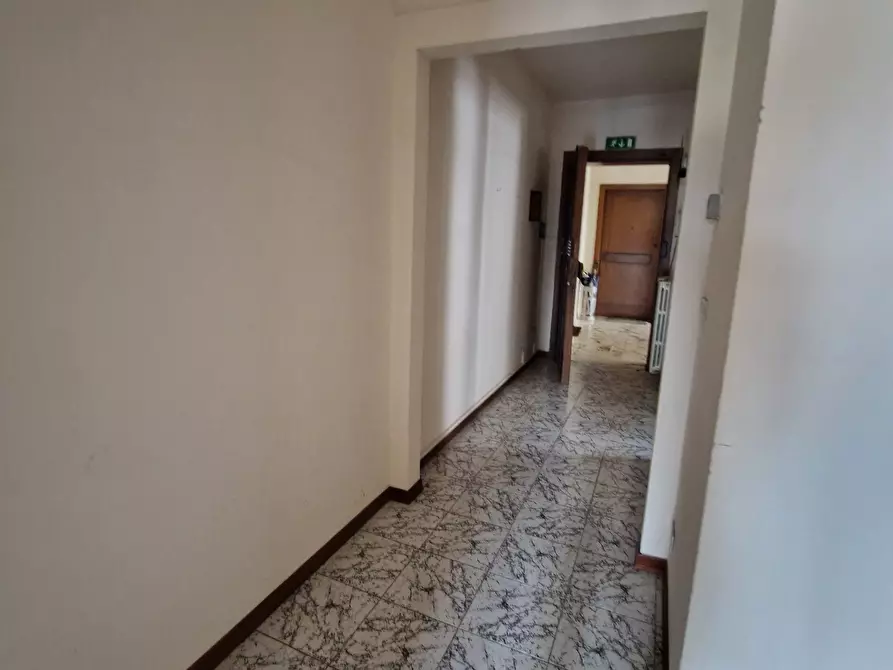 Immagine 10 di Ufficio in vendita  in alighieri a Lucca