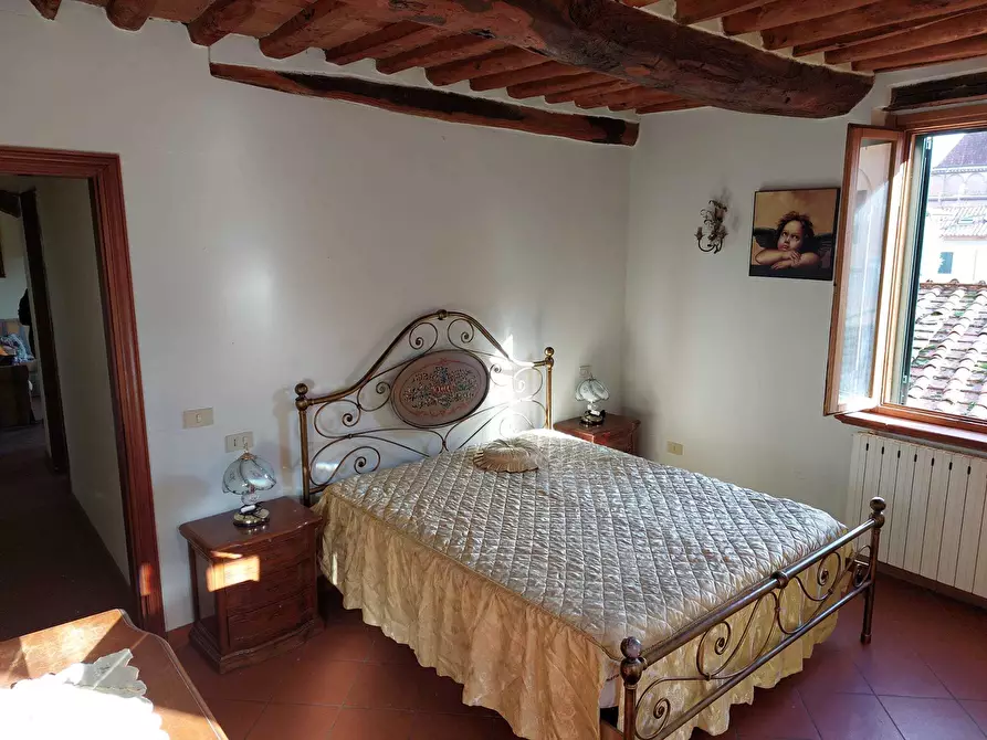 Immagine 10 di Appartamento in vendita  in Via del Toro a Lucca