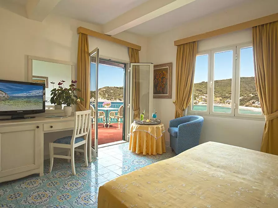 Immagine 3 di Albergo/B&B/Residence in vendita  in de gasperi a Bagni Di Lucca