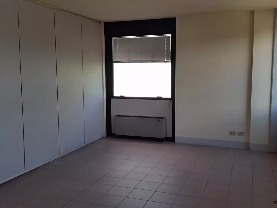 Immagine 4 di Ufficio in affitto  in via di tempagnano a Lucca