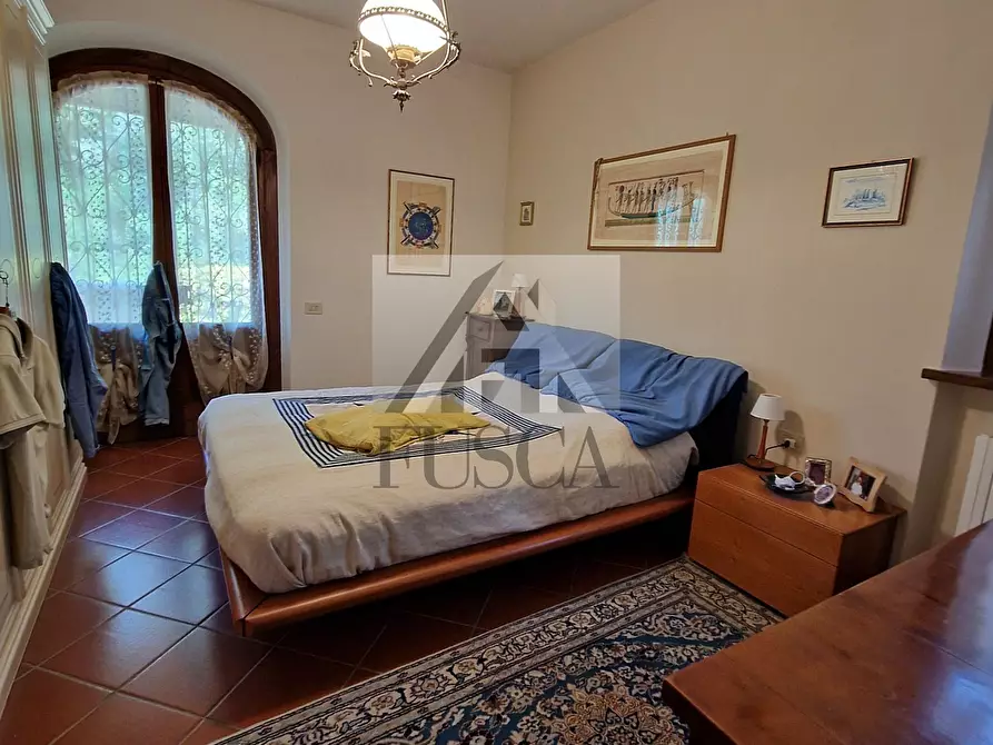 Immagine 39 di Villa in vendita  in via vecchia i a Lucca