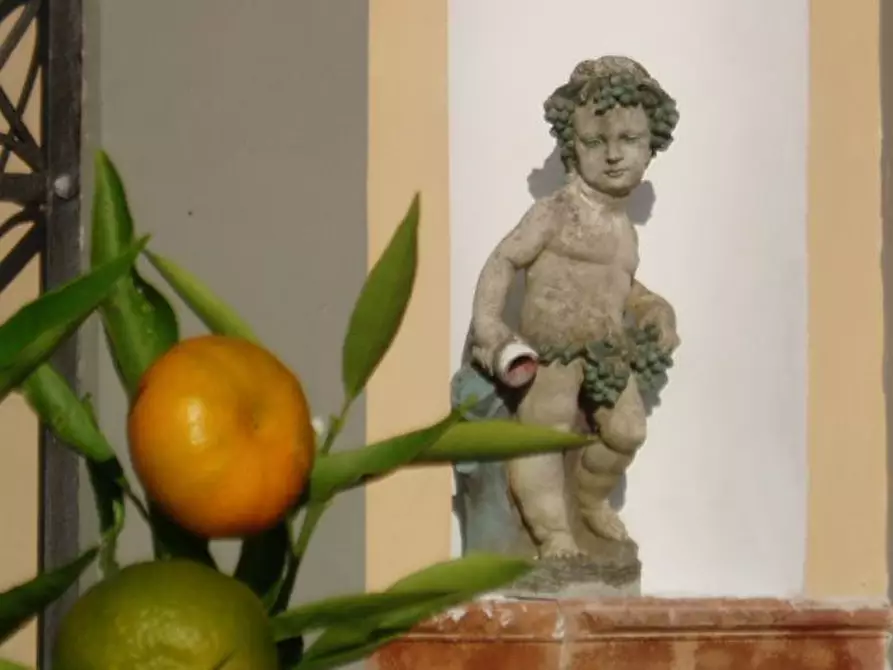 Immagine 3 di Albergo/B&B/Residence in vendita  in Via Vittorio Emanuele II a Lucca