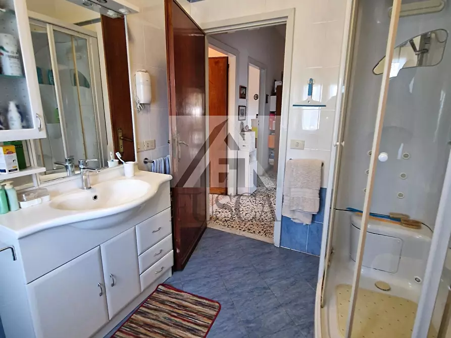 Immagine 11 di Pentalocale in vendita  in Via Francesco Ferraris 149 a Lucca