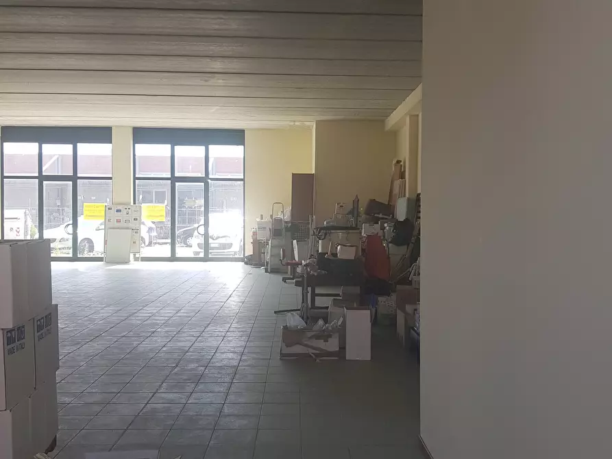 Immagine 3 di Attività artigianale in affitto  in Viale Alcide De Gasperi 95/F a Lucca