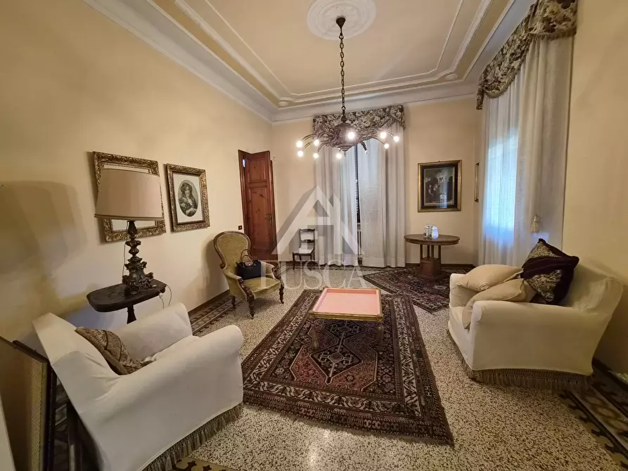 Immagine 4 di Villa in vendita  in Viale Giosuè Carducci 557 a Lucca