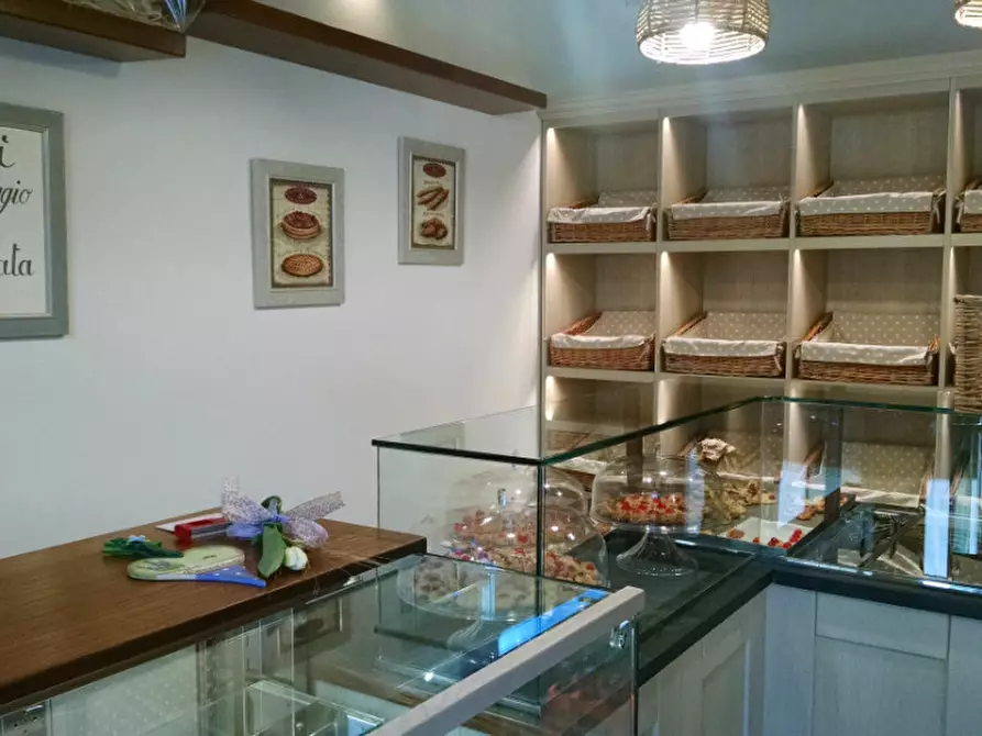 Immagine 3 di Attività commerciale in vendita  in Viale G. Puccini 82 a Lucca