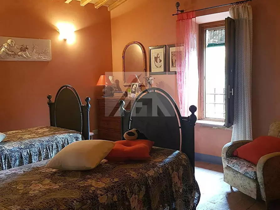 Immagine 27 di Rustico / casale in vendita  in di ronchi a Capannori