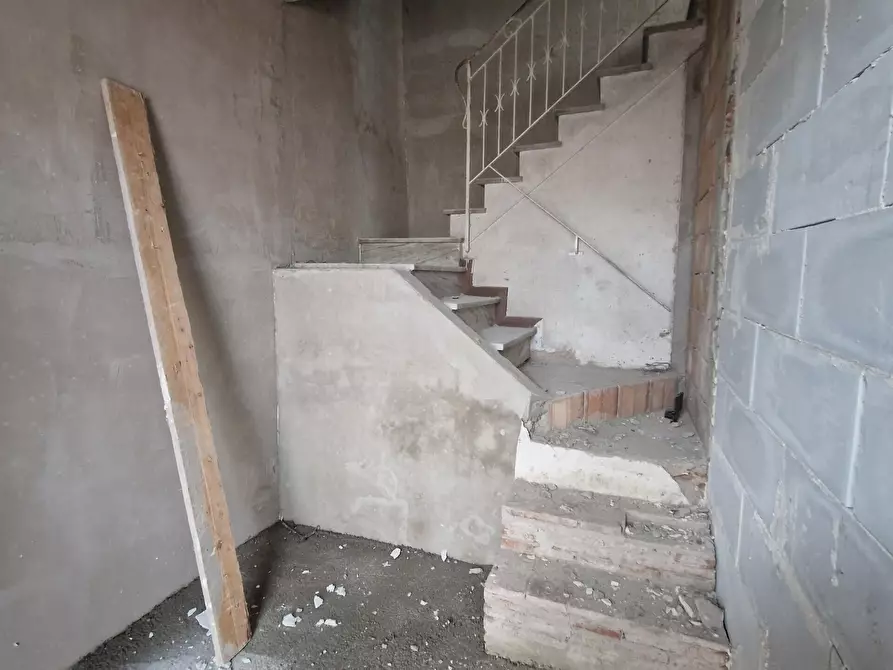 Immagine 12 di Pentalocale in vendita  in Via Versilia a Lucca