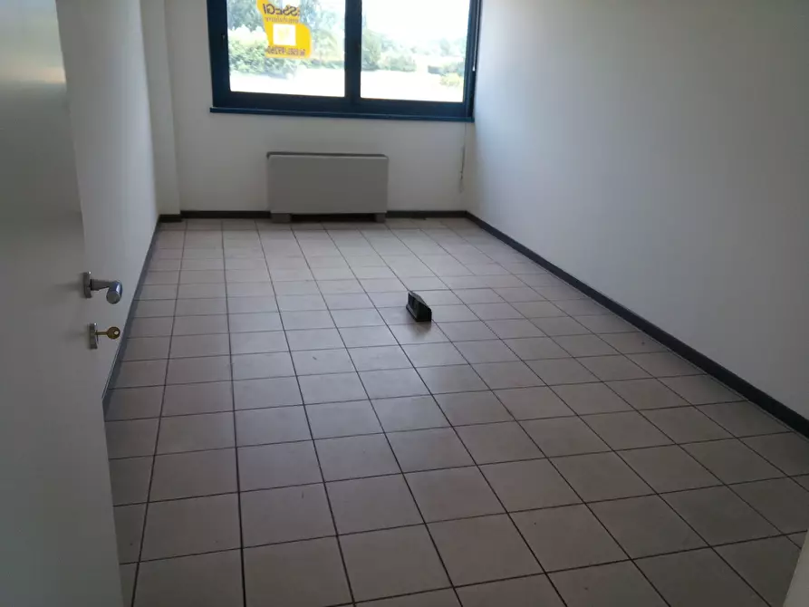 Immagine 11 di Ufficio in vendita  in Via Vecchi Pardini a Lucca