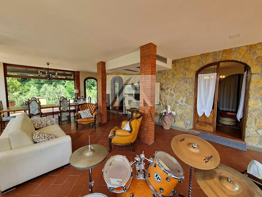 Immagine 33 di Villa in vendita  in via vecchia i a Lucca