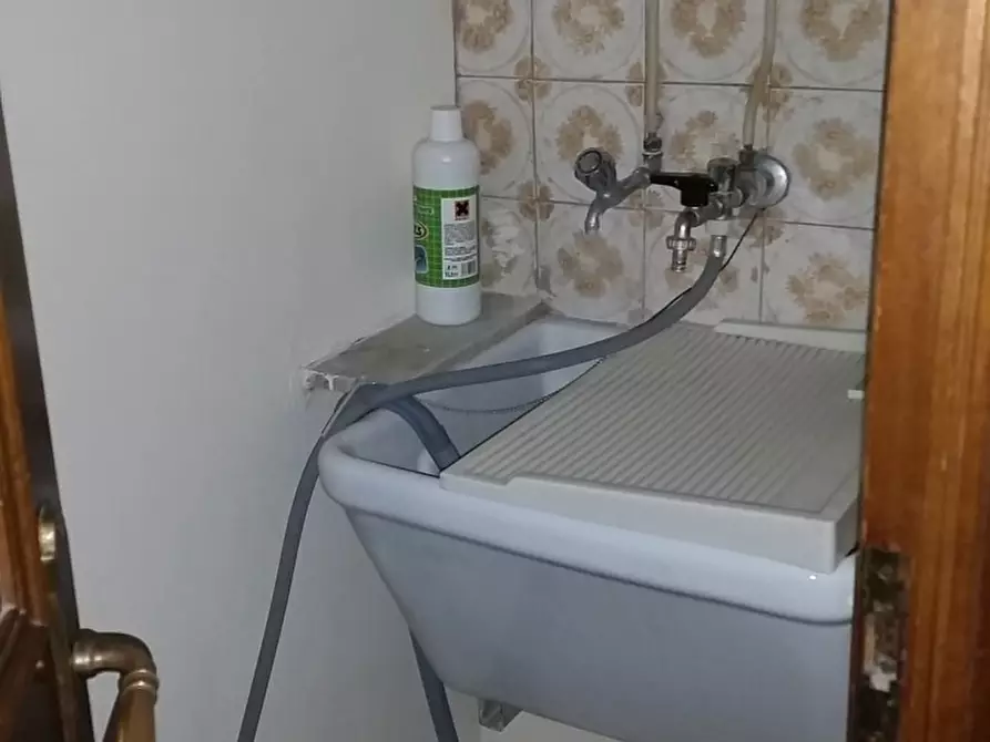 Immagine 10 di Trilocale in vendita  in via giusepper giusti a Viareggio