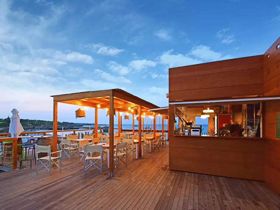 Immagine 2 di Attività commerciale in vendita  in Viale Regina Margherita a Viareggio