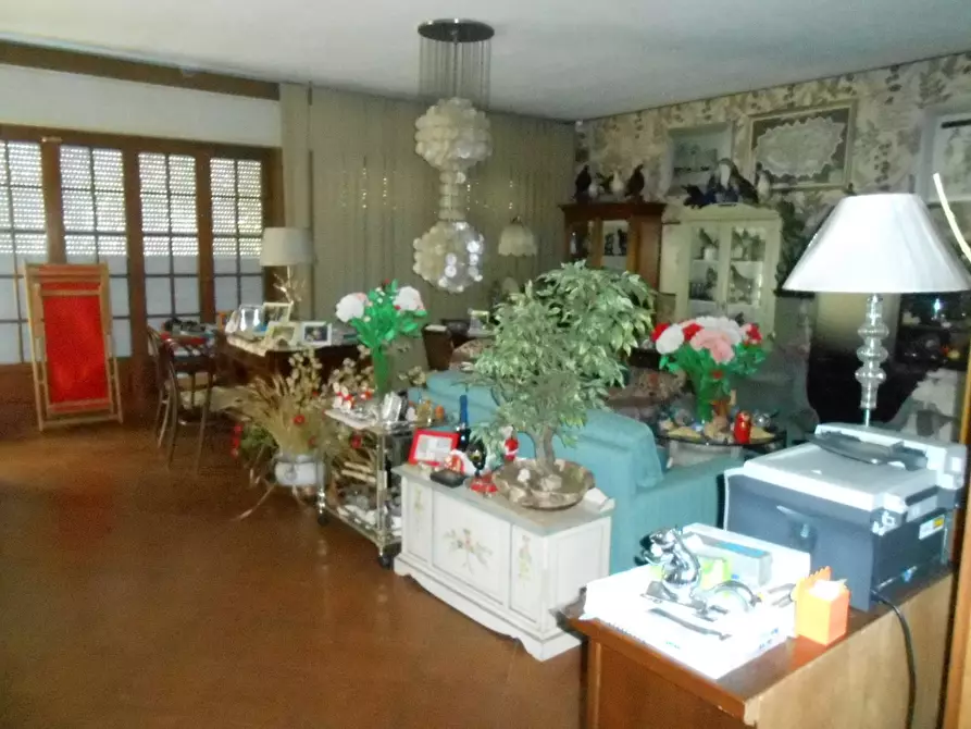 Immagine 3 di Villa in vendita  in Via Francesco Ferraris a Lucca