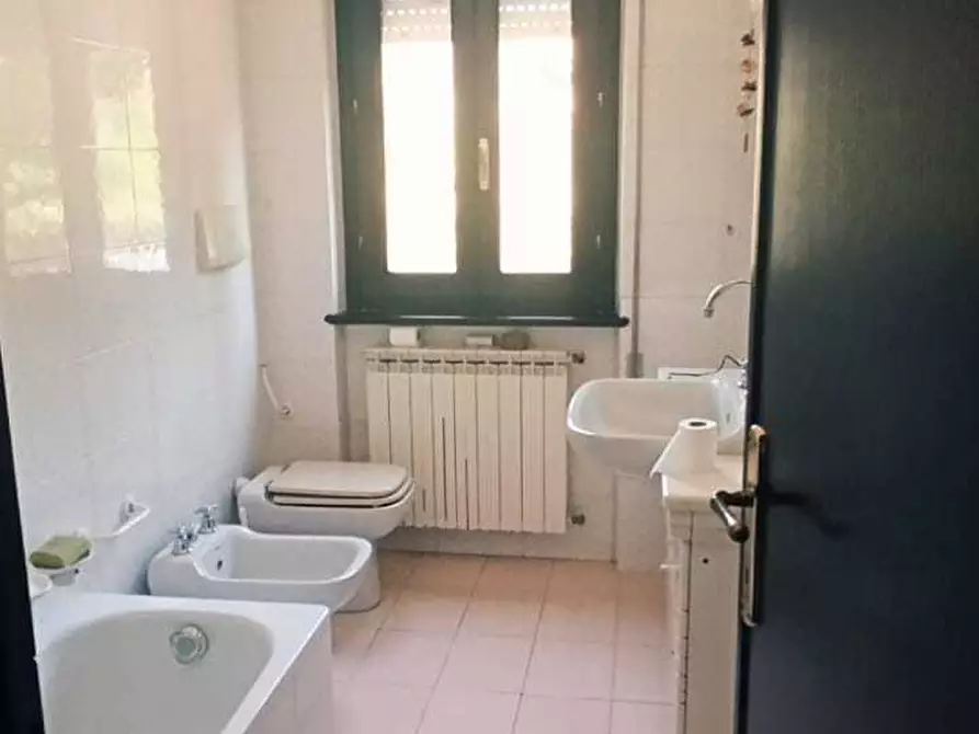 Immagine 5 di Villa in vendita  a Massarosa