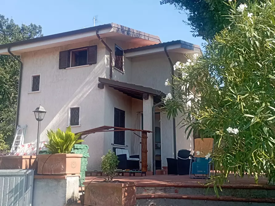 Immagine 2 di Villa in vendita  a Massarosa