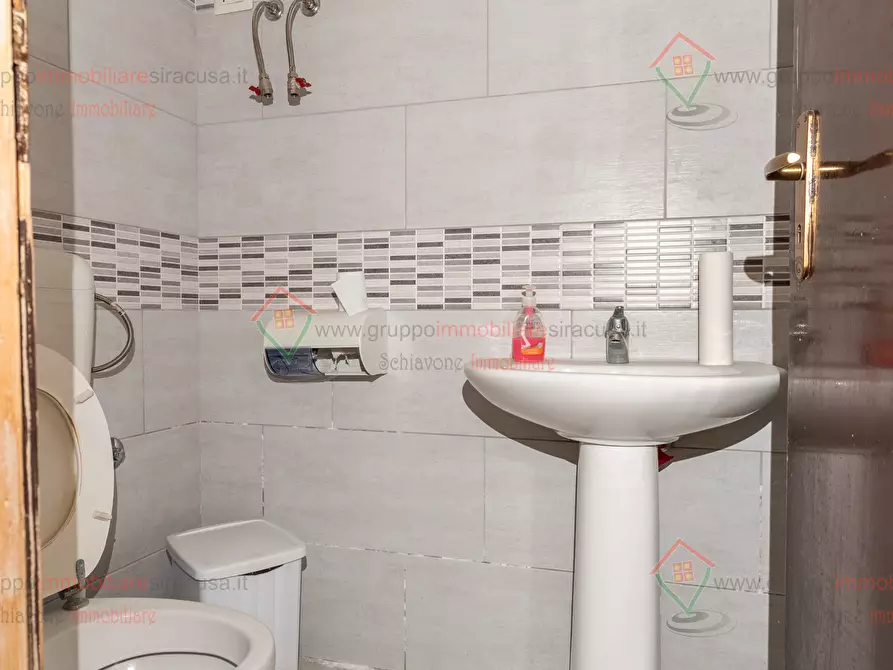 Immagine 8 di Locale commerciale in vendita  a Siracusa