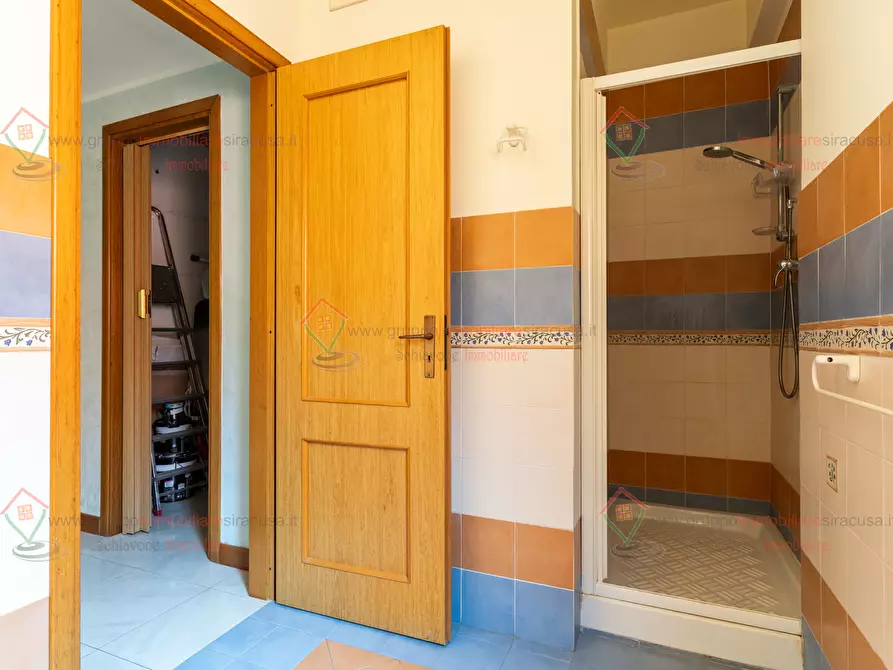 Immagine 26 di Pentalocale in vendita  a Siracusa