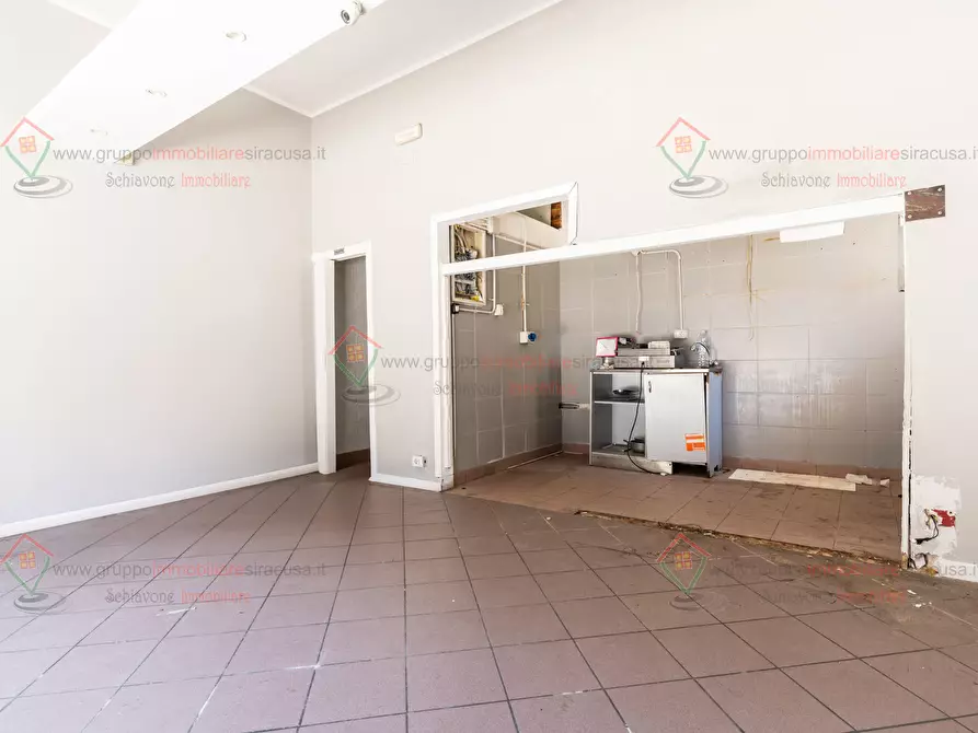 Immagine 4 di Locale commerciale in vendita  a Siracusa