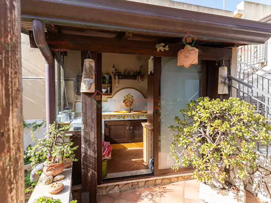 Immagine 9 di Villa in vendita  a Siracusa