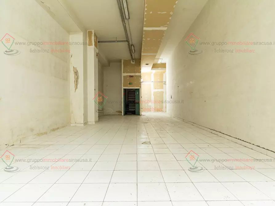 Immagine 23 di Locale commerciale in affitto  a Siracusa