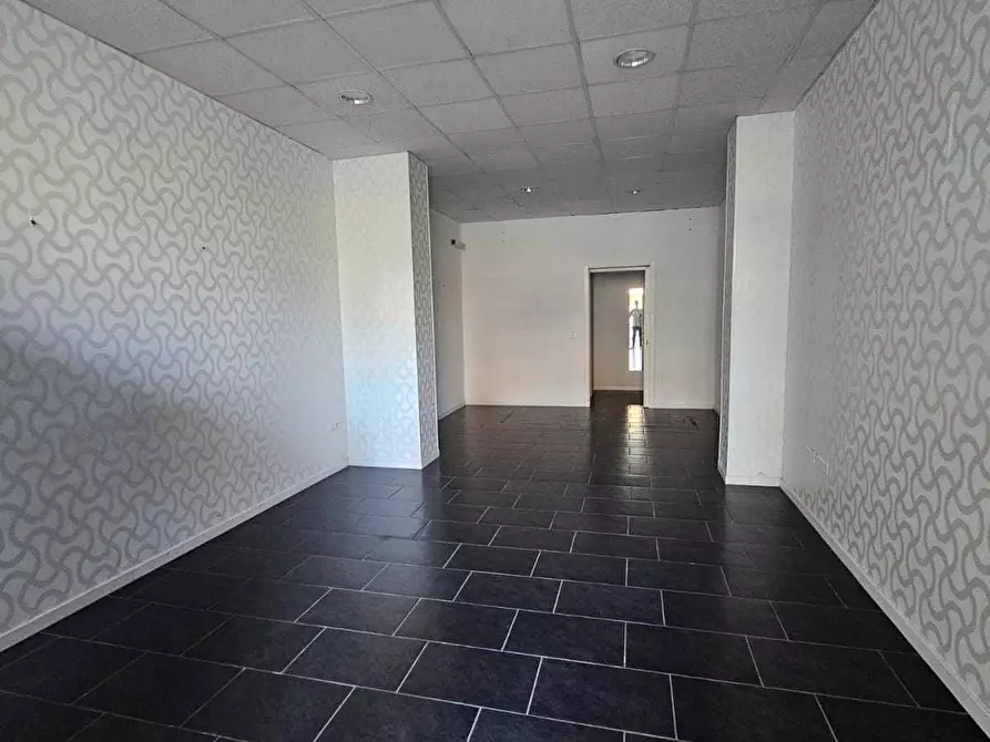 Immagine 9 di Locale commerciale in affitto  a Siracusa