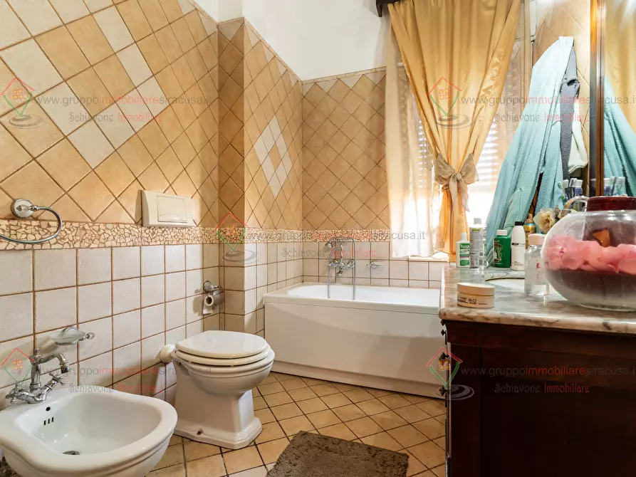 Immagine 11 di Quadrilocale in vendita  a Siracusa