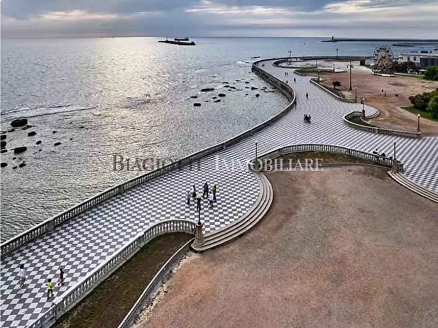 Immagine 1 di Pentalocale in vendita  a Livorno